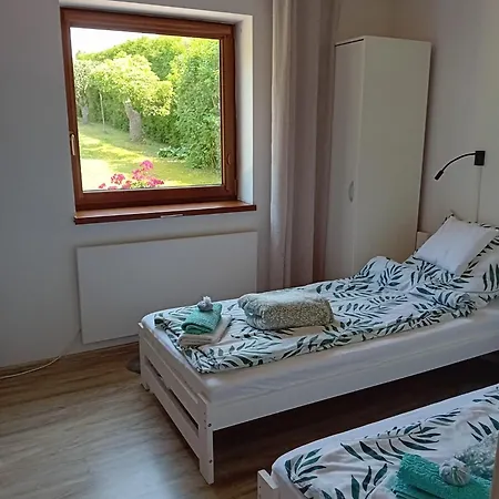 Czytelnia W Sadzie Ferienhaus *